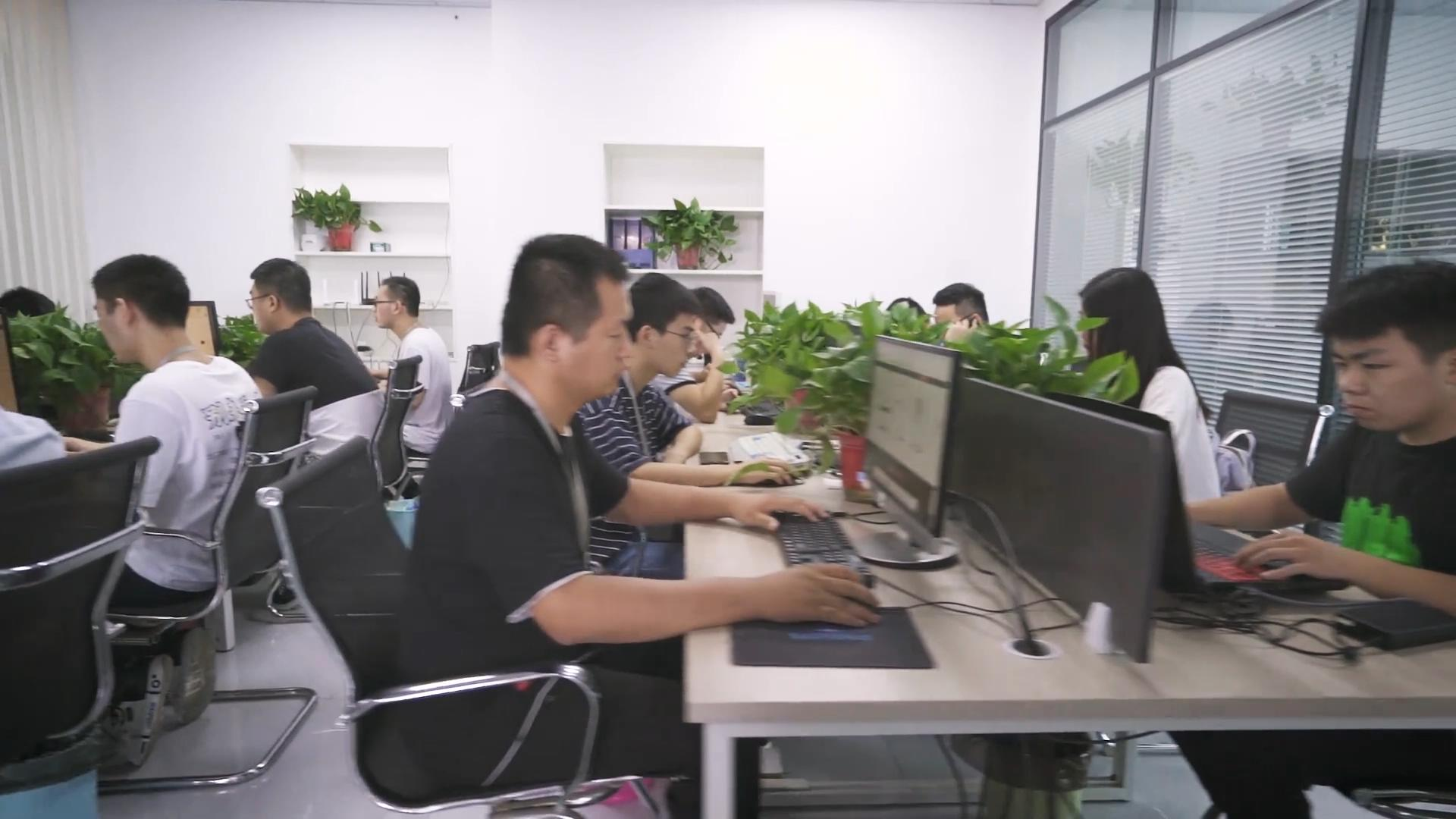 企业网站建设别踩坑！PG贵宾厅 11 年定制，让官网成为获客利器